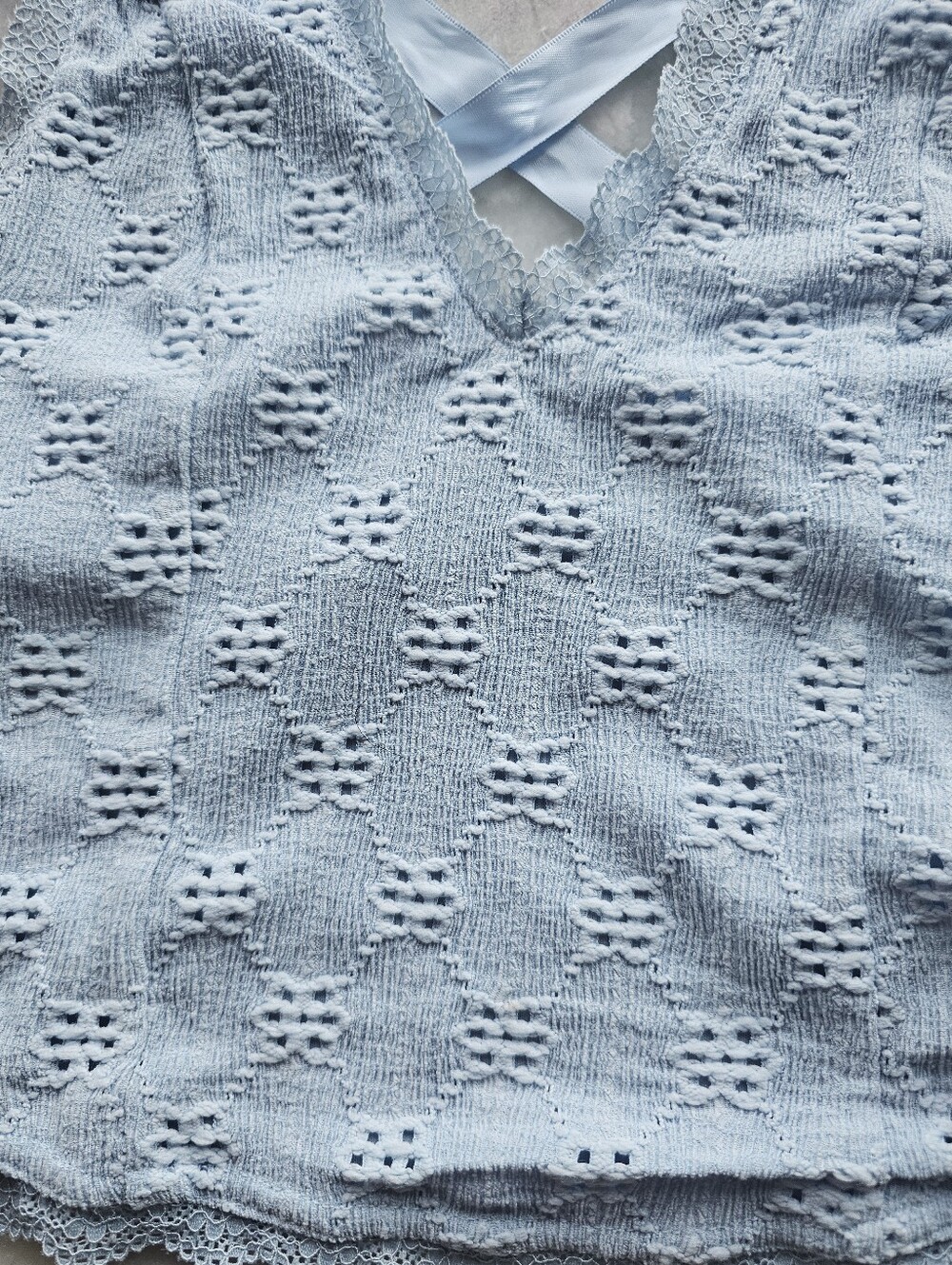 Urban Outfitters Kimchi Blue Farrah Light Blue Lace Knit Halter Crop Top - Picture 4 of 9